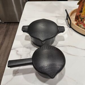 The Pampered Chef’s Small Micro Cooker & 2 Qt Steamer Color-Black